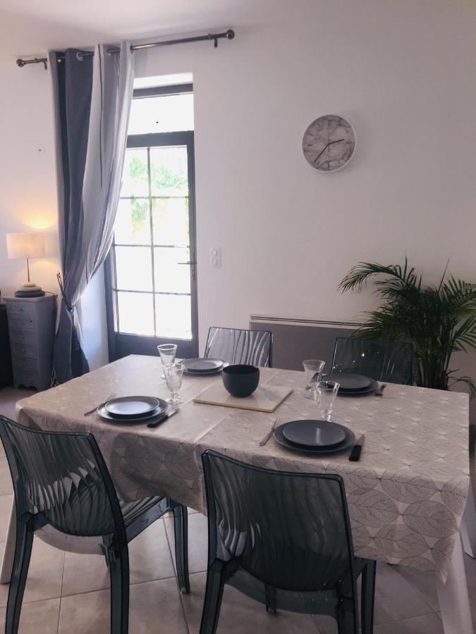 Appartement cour ancienne abbaye Saint-Astier  Extérieur photo