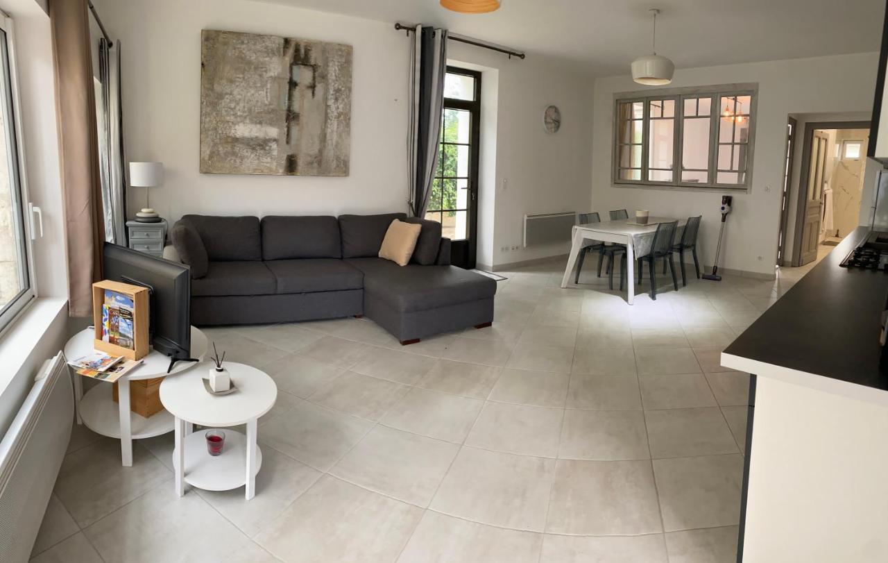 Appartement cour ancienne abbaye Saint-Astier  Extérieur photo